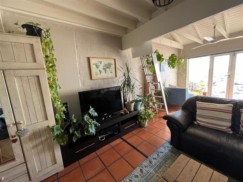 2 Bedroom Property for Sale in Vredehoek Western Cape